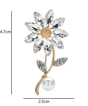 Alternative view of Luxusná brošňa v tvare ligotavej sedmokrásky