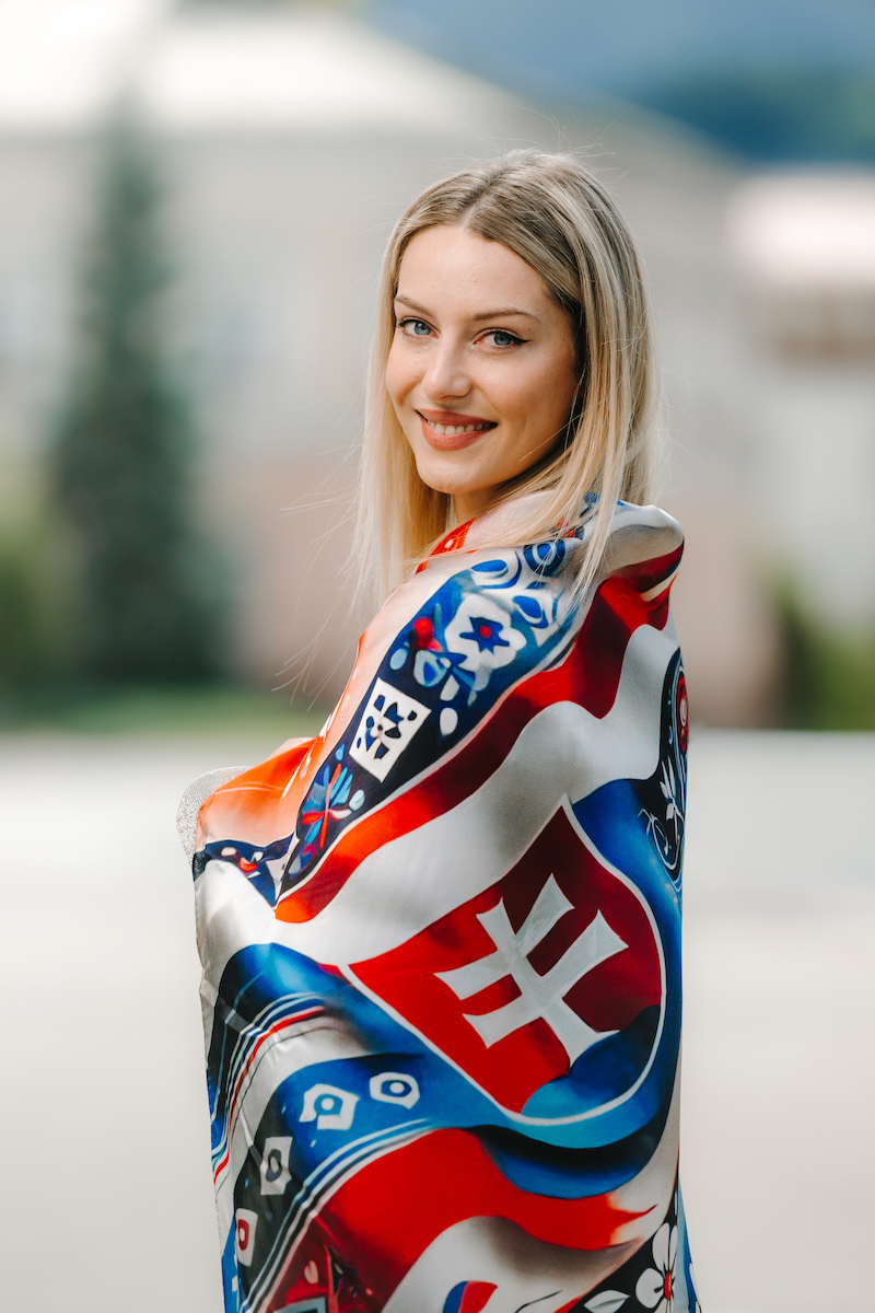 Luxusná hodvábna šatka SLOVENSKÁ VLAJKA, 90 x 90cm, Vyrobené na Slovensku – Obrázok 8