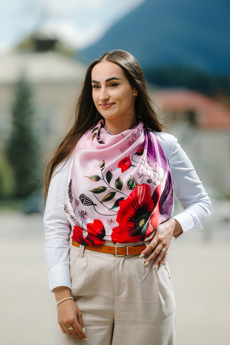 Luxusná hodvábna šatka MAK VLČÍ - FIALOVÝ, 90 x 90cm, Vyrobené na Slovensku – Obrázok 8