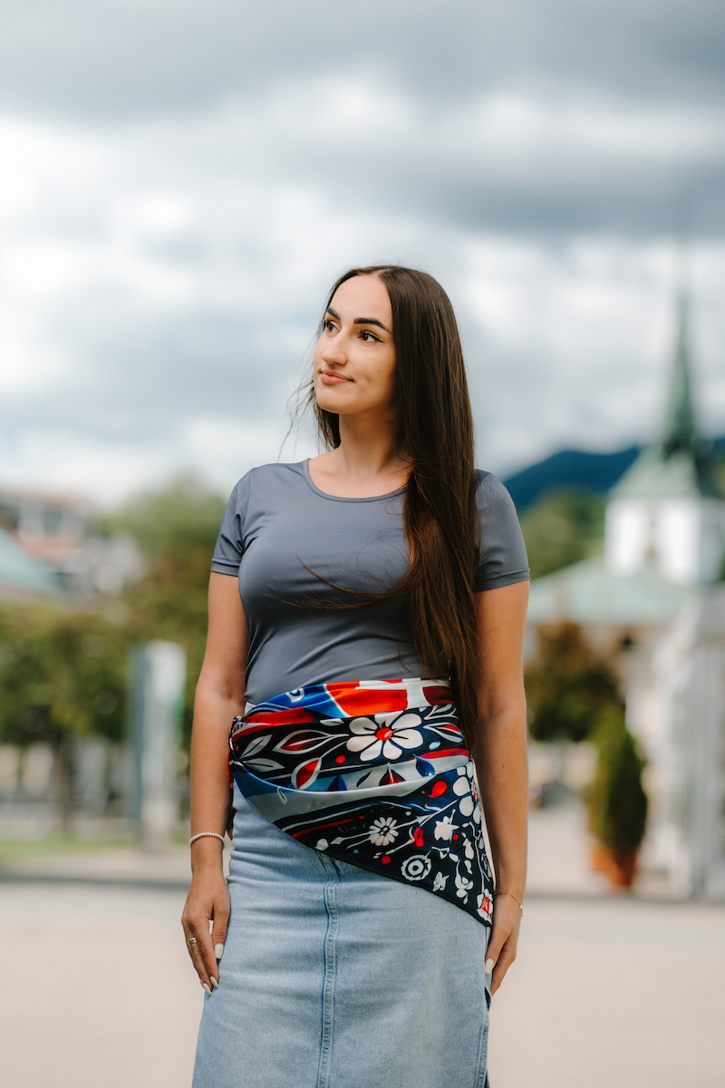 Luxusná hodvábna šatka SLOVENSKÁ VLAJKA, 90 x 90cm, Vyrobené na Slovensku – Obrázok 7