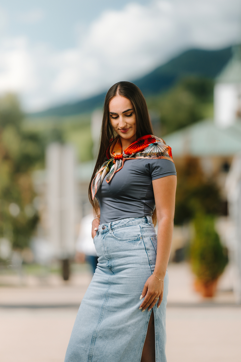 Luxusná hodvábna šatka MAK VLČÍ - ČERVENÝ, 90 x 90cm, Vyrobené na Slovensku – Obrázok 10