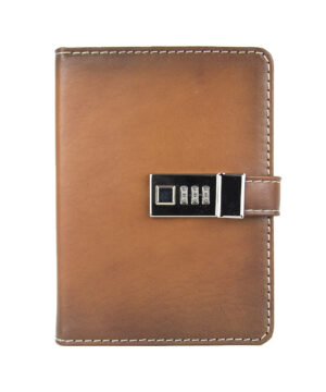 Alternative view of Kožený zápisník MIDDLE ručne tieňovaný s číselným zámkom vo svetlo hnedej farbe